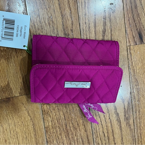 Purple Vera Bradley wallet💜 - Picture 1 of 2